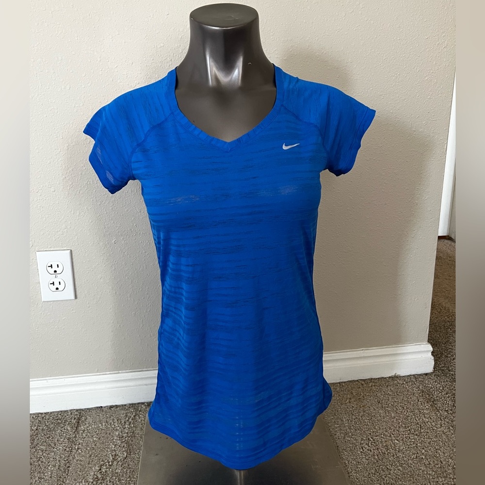 Nike Breeze Running/Athletic Top
